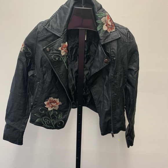 Beautiful Faux Leather Free People Feel - Picture 4 of 6